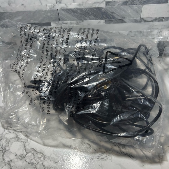 SunForce 15 LED Bulbs Solar String Light w/remote - Picture 7 of 8